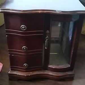 Jewelry box